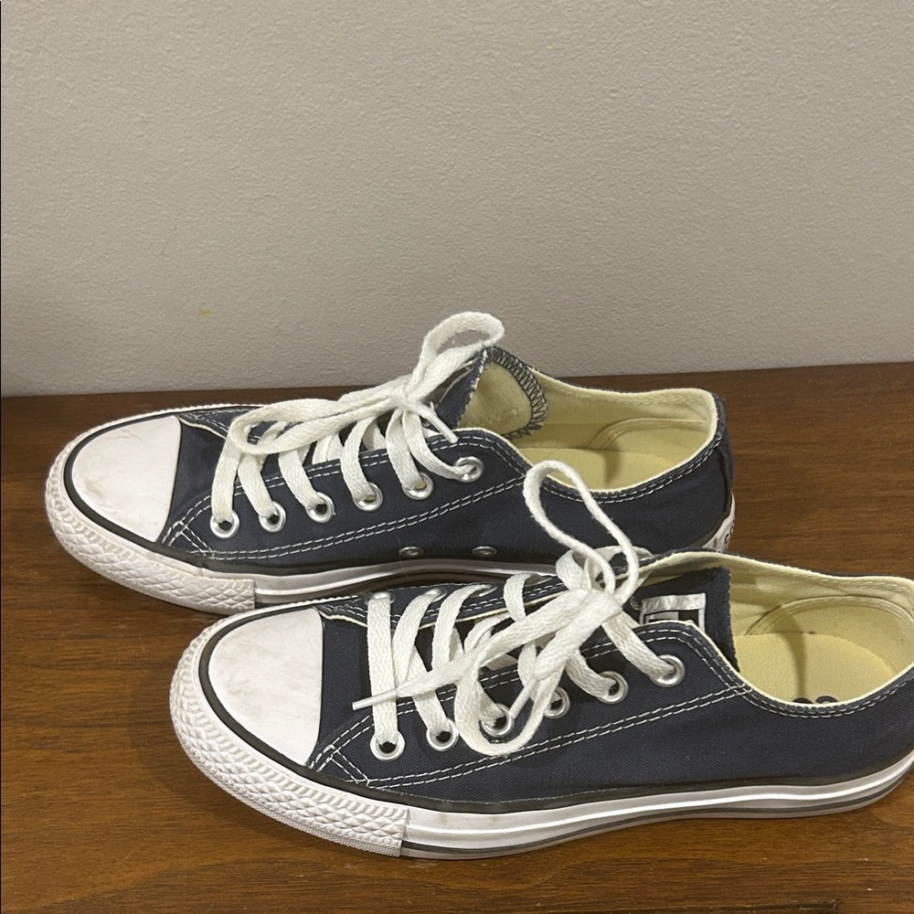 Converse Low-Top Sneakers in Navy and White Size 37 US 6.5